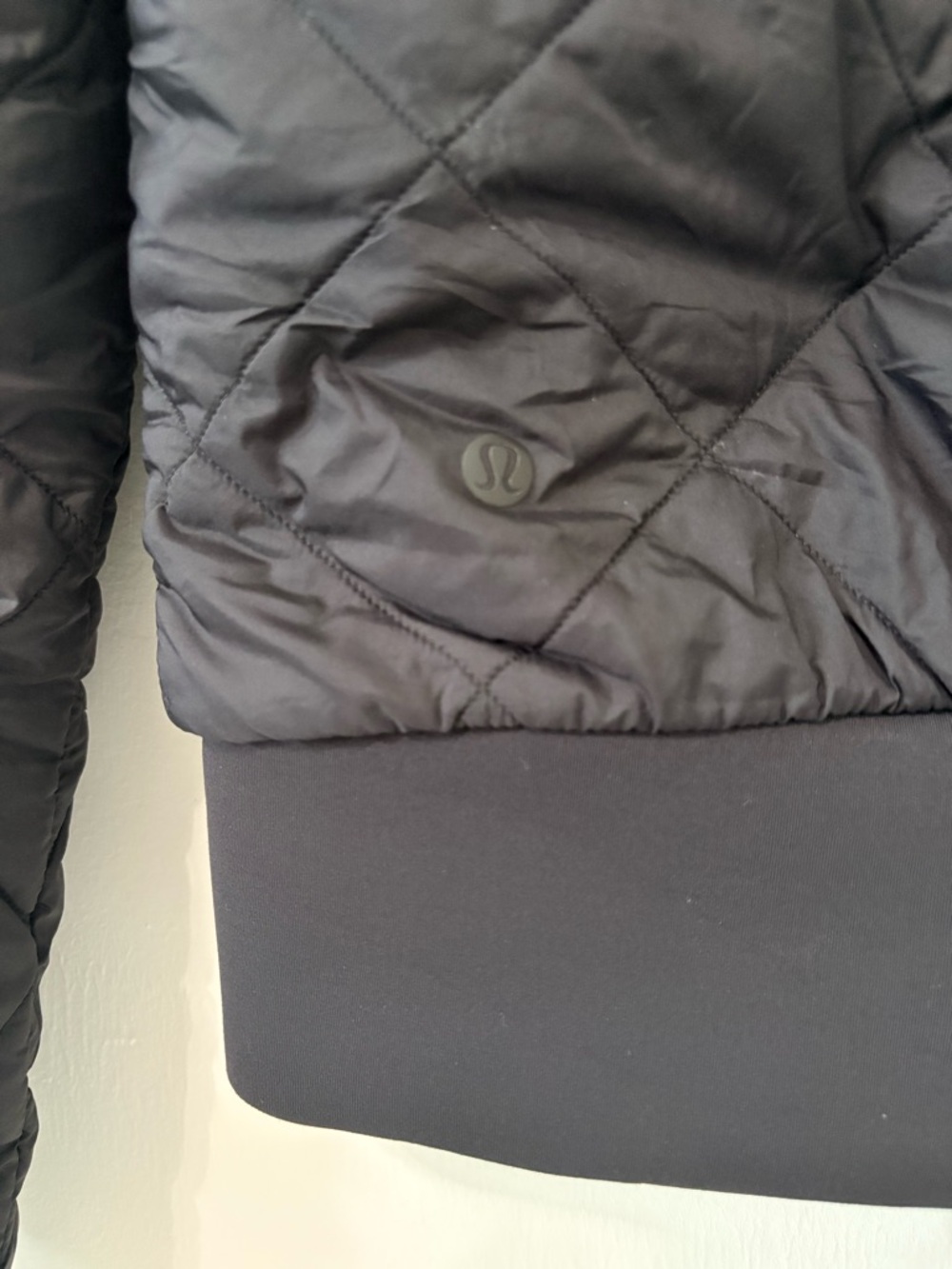 Lululemon Warm Two Ways Bomber Sz 2 Black Quilted Reversible EUC - Picture 9 of 16